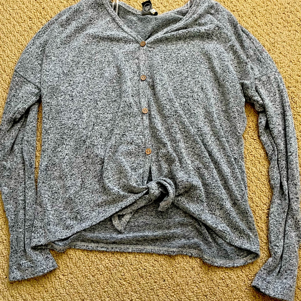 Gray long sleeve buttoned top.